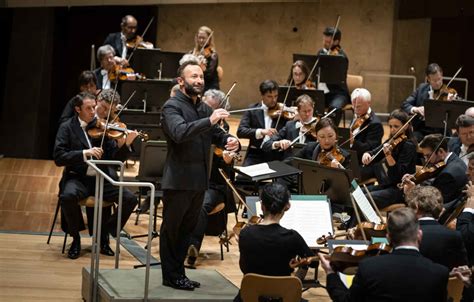 Kirill Petrenko dirigiert das Berliner Philharmoniker: Ein symphonisches Fest der Sinne!